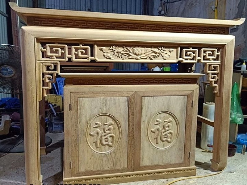bàn thờ đứng gỗ gụ chất lượng cao